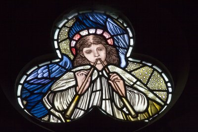 Wilden, All Saints, Morris & Co., Edward Burne-Jones, John Henry Dearle (1859-1932), Änglar som blåser dubbelpipor, Änglamusikanter, 1902-1914, Louisa, Alfred, The Baldwins, premiärminister, metodist, W av Edward Coley and Dearle Burne Jones