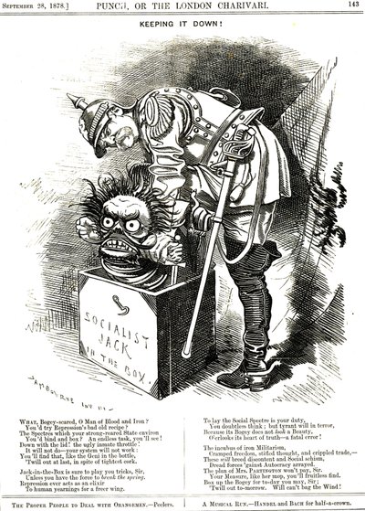 Att hålla nere. Otto von Bismarck (1815-1898) Tysklands förbundskansler, försöker tvinga tillbaka socialismens jack i sin låda. Bildtexterna berättar för honom att varje förtryckshandling är ett elixir till den mänskliga önskan om mer frihet. Tecknad av Ed av Edward Linley Sambourne