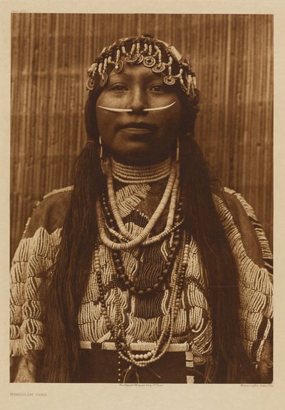 [En ung chinookkvinna] av Edward S. Curtis