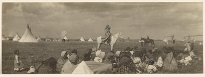 [The Crier - Piegan]. av Edward S. Curtis