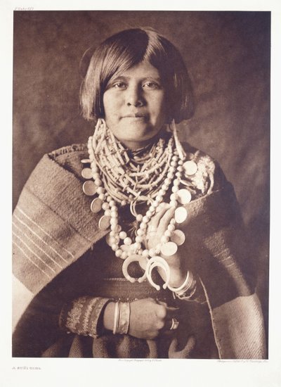 ズニ族の女の子のスウェーデン人 av Edward Sheriff Curtis