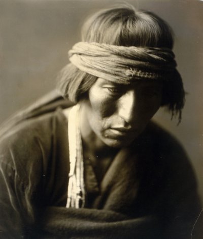 Hastobiga, Navaho Medicine Man av Edward Sheriff Curtis