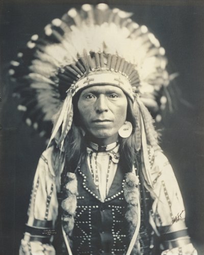 Red Thunder, Nez Perce (brorson till Chief Joseph) av Edward Sheriff Curtis