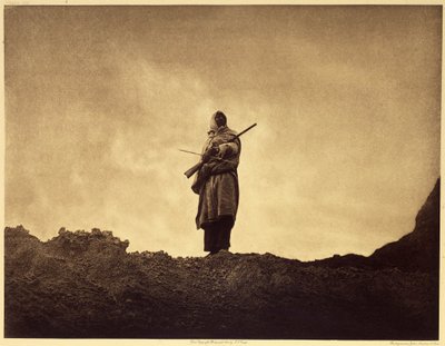 Får-får jägaren, Sioux. Bergsfår, som betade i de mest otillgängliga delarna av de dåliga länderna, söktes endast av de mest vågade jägarna. Foto taget från volym 3 av Edward S. Curtis uppslagsverk (1868-1952) om nordamerikanska indianer, med en av Edward Sheriff Curtis