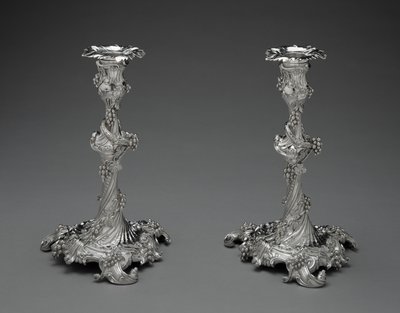 Ett par ljusstakar, ca 1755-56 (silver) av Edward Wakelin