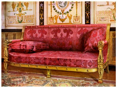 Snidad förgylld soffa klädd i ros Brocade de Lyon, 1911-1912. av Edwin Foley