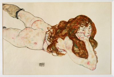 Kvinnlig naken liggande på mage - Naken på mage (gouache och svart krita) av Egon Schiele