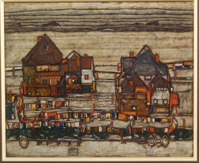 Hus och färgglad tvättstuga, förort, även två kvarter med hus med tvättlinor ... av Egon Schiele
