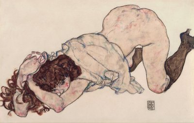 Knästående flicka, stödd på båda armbågarna av Egon Schiele