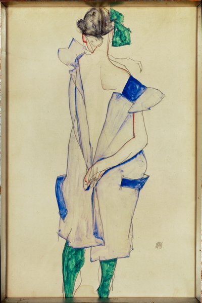 Stående flicka med blå klänning och gröna strumpor, bakifrån (gouache, akvarell  blyerts) av Egon Schiele