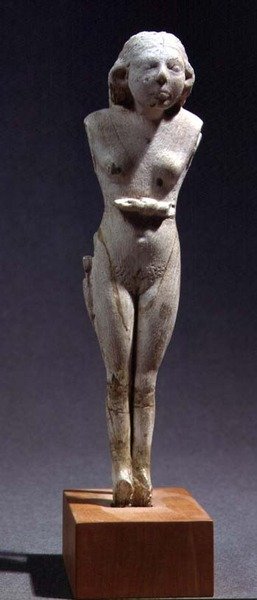 Statyett av en naken kvinna, Thinite Period, c.3100-2700 BC (flodhest elfenben) av Egyptian