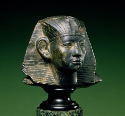 Huvud av kung Amenemhat III, från Assuan, Mittens rike, 1842-1797 f.Kr. (mörk fossil kalksten) av Egyptian 12th Dynasty