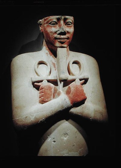 Staty av Sesostris I (ca 1918-1875 f.Kr.) med ankh i båda händerna korsad över bröstet, från templet i Karnak, Nya kungariket (målad sten) av Egyptian 12th Dynasty