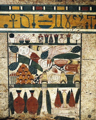 Gipsad, målad träpaneldetalj med hög av begravningsoffer, från Sarcophagus of Ibi av Egyptian 17th Dynasty