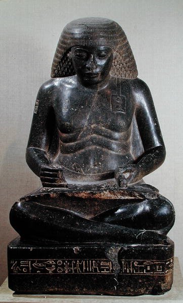 Amenhotep, son till Hapu, sittande med ben i kors, från Amuns tempel, Karnak, ca 1391-53 f.Kr. (granit) av Egyptian 18th Dynasty