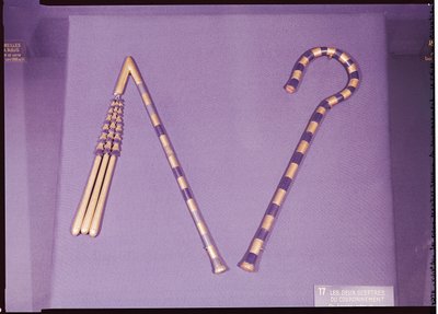 Krok och slaga, från Tutankhamons grav (ca 1370-1352 f.Kr.) Nya kungariket (blått glas, obsidian & guld monterat på brons) (se även 227988) av Egyptian 18th Dynasty