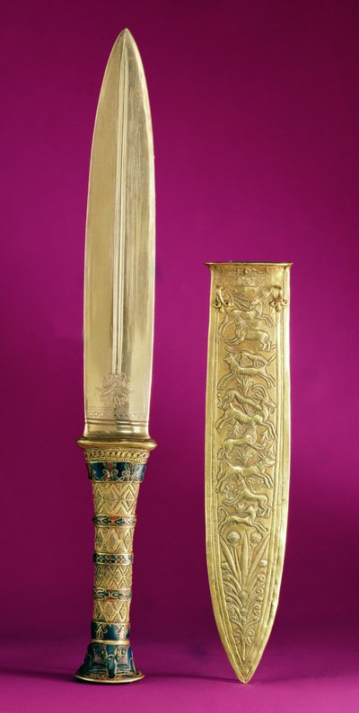 Dolk och slida, från Tutankhamons grav (ca 1370-1352 f.Kr.) Nya kungariket (guld inlagt med lapis lazuli) av Egyptian 18th Dynasty