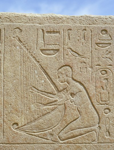 Detalj av en relief föreställande en musiker, Karnark (foto) av Egyptian 18th Dynasty