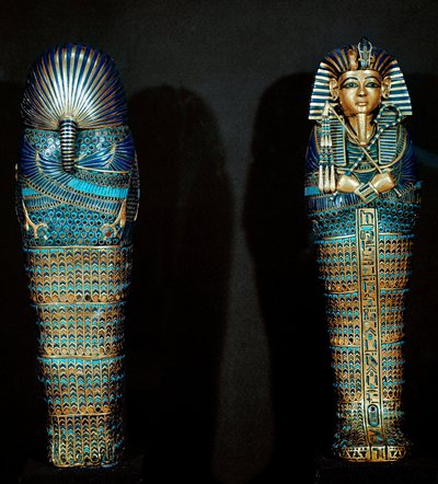Egyptisk antikvitet: Cisele guldsarkofag brukade innehålla den avlidnes inälvor. Från kassören av Tutankhamun (hela Ankh-amun eller Tutankhamun) (1345-1327 f.Kr.) 18:e dynastin. finns i kungarnas dal, Thebe. 1342 f.Kr. Kairo, egyptiska museet av Egyptian 18th Dynasty