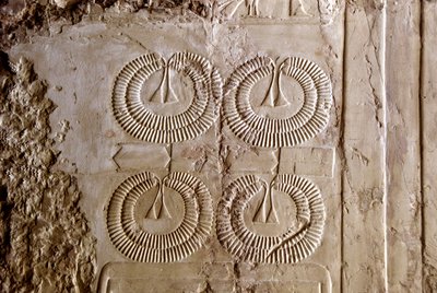 Egyptisk antiken: erbjudanden om "shibou"-halsband, hedersdekorationer. Kheruefs grav av Egyptian 18th Dynasty
