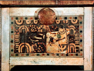 Egyptisk antikvitet: liten trälåda med elfenbensinläggning som representerar farao Tutankhamons jaktdelar. 18:e dynasti. Från Tutankhamons grav (All-Ankh-amun eller Tutankhamun) (1345-1327 f.Kr.) Konungarnas dal. Thebes Kairo, egyptiska museet av Egyptian 18th Dynasty