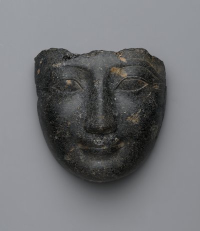 Ansikte från ett sarkofaglock, köpt i Luxor, New Kingdom (granit) av Egyptian 18th Dynasty