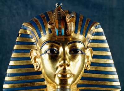 Tutankhamuns gravmask, Slaget guld, Keramik och halvädelstenar, Från faraos grav, Thebe, Egypten, Detalj, Guldsmideskonst, Egyptisk civilisation, Nya riket, XVIII:e dynastin av Egyptian 18th Dynasty