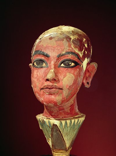 Huvudet för barnkungen som kommer ur en lotusblomma, från Tutankhamons grav (ca 1370-1352 f.Kr.) New Kingdom (stuckat och målat trä) (se även 149406) av Egyptian 18th Dynasty