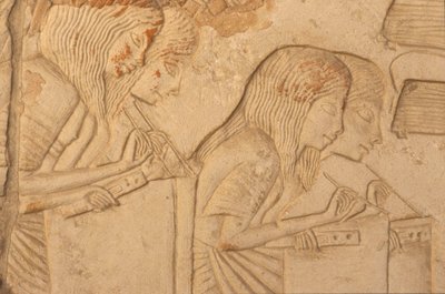 Relief som visar skriftlärda i arbete, från Horemhebs grav (ca 1323-1295 f.Kr.) New Kingdom (väggmålning) (detalj av 218338) av Egyptian 18th Dynasty