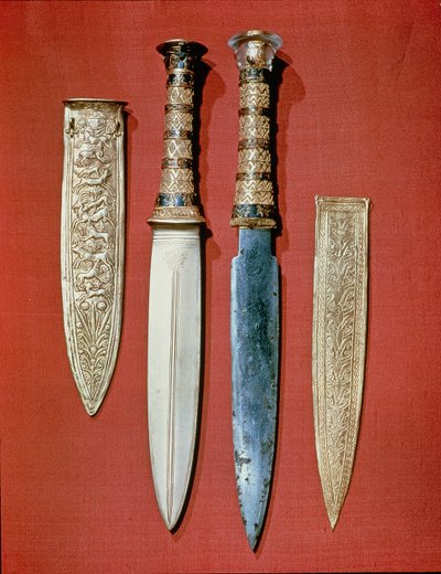 Kungarnas två dolkar, från Tutankhamons grav (ca 1370-52 f.Kr.) Nya kungariket (guld & järn) av Egyptian 18th Dynasty