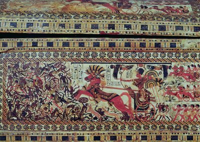 Tutankhamon (c.1370-1352 f.Kr.) på sin vagn attackerande afrikaner, detalj från sidan av en kista, Nya kungariket, c.1340 f.Kr. (målat trä) (se 147998) av Egyptian 18th Dynasty