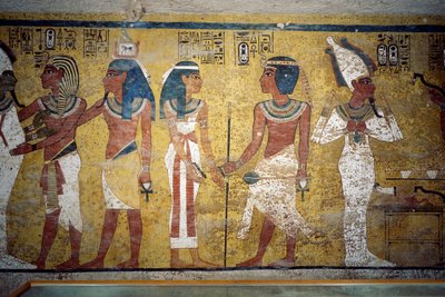 Tutankhamun framför Osiris, farao framför gudinnan Nut och Ay som utför munöppningsceremonin, fresk, vägg i gravkammare, Tutankhamuns grav, Konungarnas dal, Thebe, Egypten. Egyptisk civilisation, Nya riket, XVIII:e dynastin av Egyptian 18th Dynasty