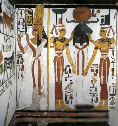 Egypten, Thebe, Luxor, Drottningarnas dal, Nefertaris grav, Annex till förkammaren, Väggmålningar, Drottning före gudomlig enhet som representerar Osiris vilande i Ra i kretsen av gudinnorna Isis och Nephthy av Egyptian 19th Dynasty