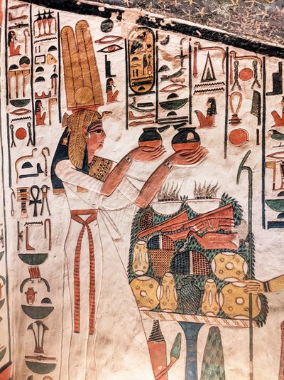 Nefertari ger ett erbjudande, från Nefertaris grav (väggmålning) av Egyptian 19th Dynasty