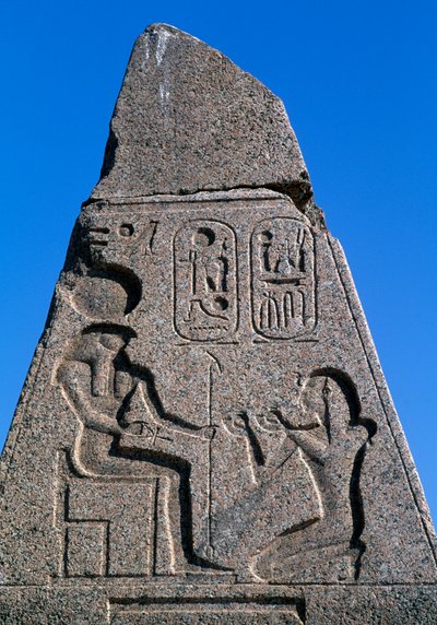 Obelisk med reliefer och inskriptioner av Ramses II, Amuns stora tempel, Tanis, Egypten, Egyptisk civilisation, Nya riket, XIX:e dynastin av Egyptian 19th Dynasty