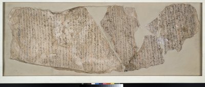 Ostracon, inskrivet i hieratiskt i svart och rött med en stor del av historien om Sinuhe (kalksten) av Egyptian 19th Dynasty