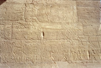 Relief som visar egyptiska trupper som stormar den hettitiska staden Dapur, från Great Hypostyle Hall, New Kingdom, C.1297-1185 BC av Egyptian 19th Dynasty
