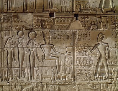 Relief föreställande Seti I (ca 1294-1279 f.Kr.) som ger ett offer till Amun, från den norra ytterväggen av Hypostyle Hall, New Kingdom av Egyptian 19th Dynasty