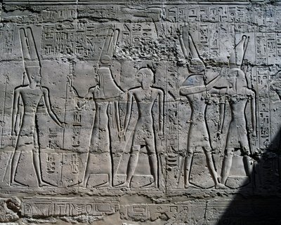 Scener av offergåvor till gudar, relief, innerväggar i Stora hypostylhallen, Karnak tempelkomplex (Unescos världsarvslista av Egyptian 19th Dynasty