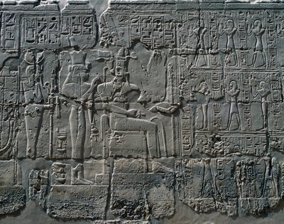 Scener av offergåvor till gudar, relief, innerväggar i Stora hypostylhallen, Karnaks tempelkomplex (Unescos världsarvslista) av Egyptian 19th Dynasty