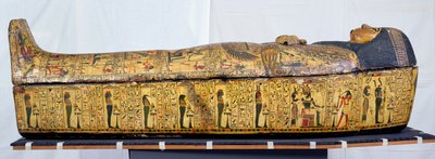 Kista och lock för mumin av Nesyamun, möjligen hittad i Deir El-Bahri, New Kingdom, ca 1100 f.Kr. (målat trä) av Egyptian 20th Dynasty