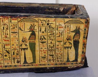 Detalj av den yttre kistbasen av mumin av Nesyamun, möjligen hittad i Deir El-Bahri, New Kingdom, ca 1100 f.Kr. (målat trä) av Egyptian 20th Dynasty