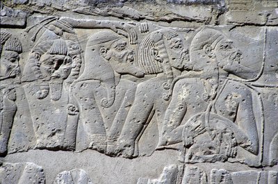 Relief föreställande "Northern Prisoners" vid slaget vid Ramses III, Medinets stora tempel (sten) av Egyptian 20th Dynasty