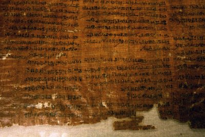 Strejkernas papyrus: administrativa dokument där strejkerna inträffade under Ramses III:s rege (1186-1070 f.Kr.) i Deir el Medina finns registrerade. Stadsarbetarna avbröt sitt arbete när de inte fick sina matransoner. Egyptisk musa av Egyptian 20th Dynasty