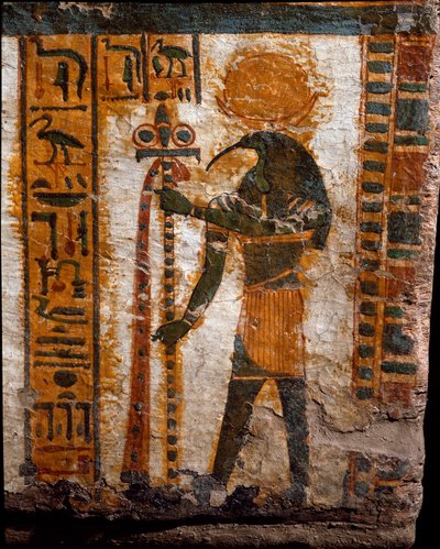Egyptisk antikvitet: Thot, månens gud, i form av en man i spetsen för ibis. dekoration av den antropoida sarkofagen av skrivaren Butehamon, 21:a dynastin (1085-935 f.Kr.). Egyptens museum i Turin (Torino, Museo Egizio) av Egyptian 21st Dynasty