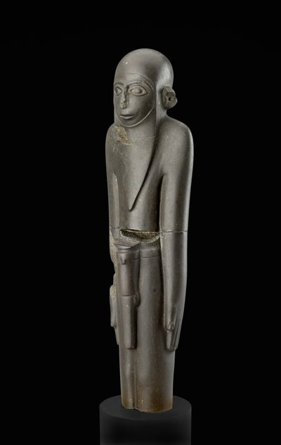 Staty av en skäggig man som bär en keps och ett bälte med penisskida, tillskriven den protodynastiska perioden (ca 2900-2650 f.Kr.) (basalt) av Egyptian 2nd Dynasty