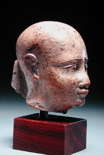 Manligt huvud, ca 350 f.Kr. (kalksten) (se även 185236) av Egyptian 30th Dynasty