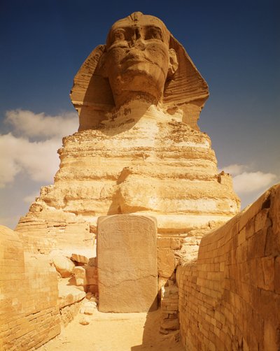 Sfinxen, från kung Chephrens regeringstid, Gamla kungariket och drömstelen Tuthmosis IV (1419-1386 f.Kr.) Nya kungariket av Egyptian 4th Dynasty