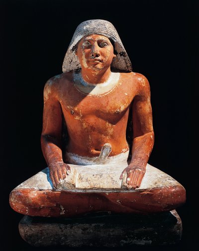 Forntida Egypten: staty av en sittande skrivare från nekropolen Saqqara (Sakkara), 5:e dynastin, forntida imperium (kalksten) av Egyptian 5th Dynasty