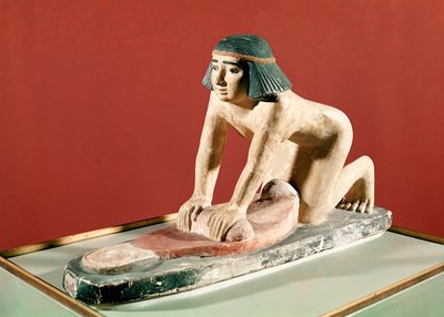 Modell av en kvinna som maler säd, Gamla kungariket (polykrom sten) av Egyptian 5th Dynasty